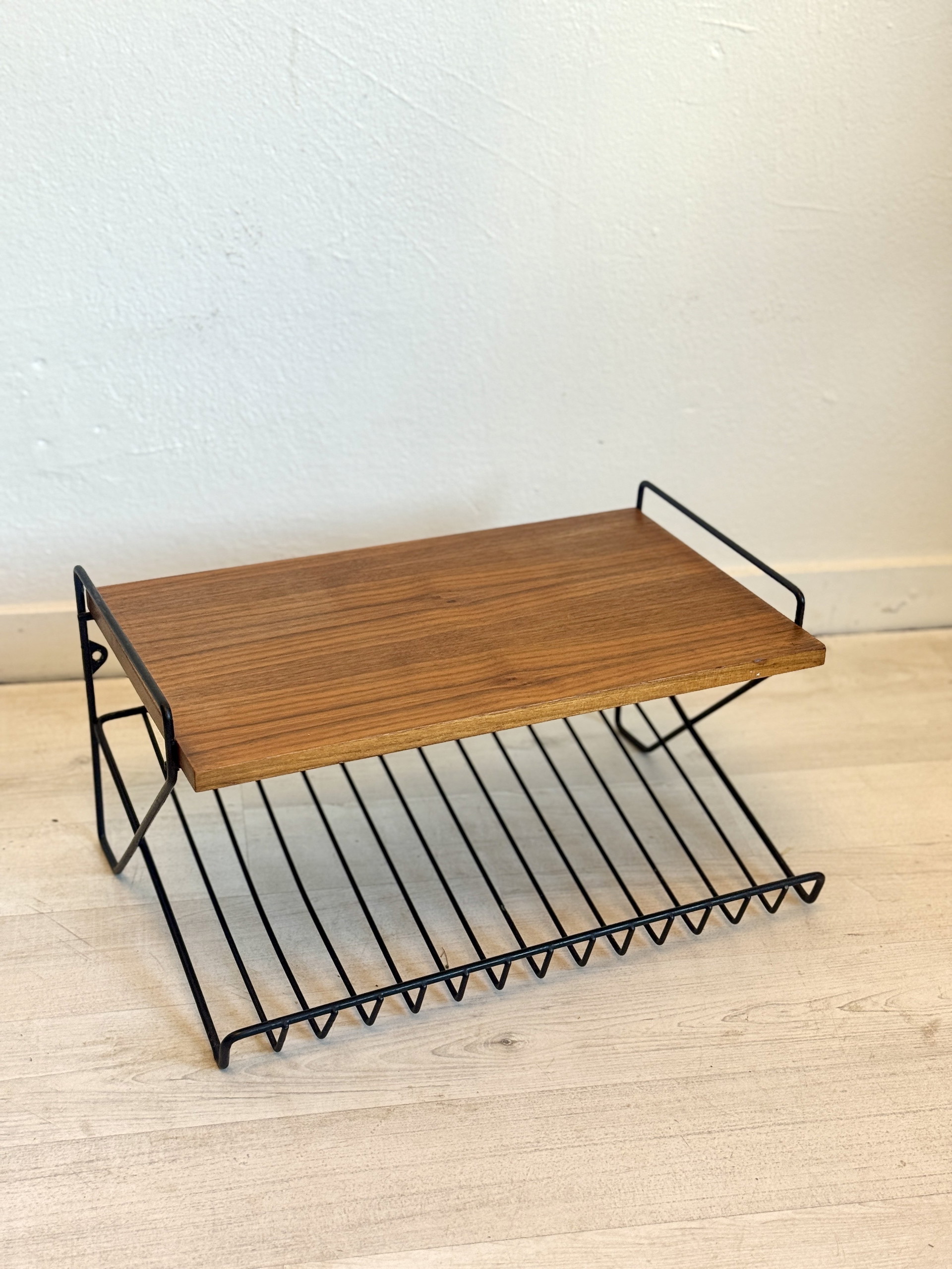 Vintage string wall rack 1960s/70s - wood & metal | €175 | Whoppah