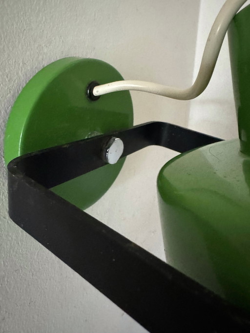 Aplique de pared con foco verde de los años 70