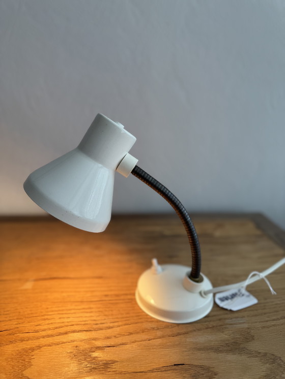 Image 1 of Lampe de bureau vintage en métal blanc