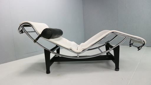 Chaise longue LC4 en cuir blanc par Le Corbusier pour Cassina, années 1960