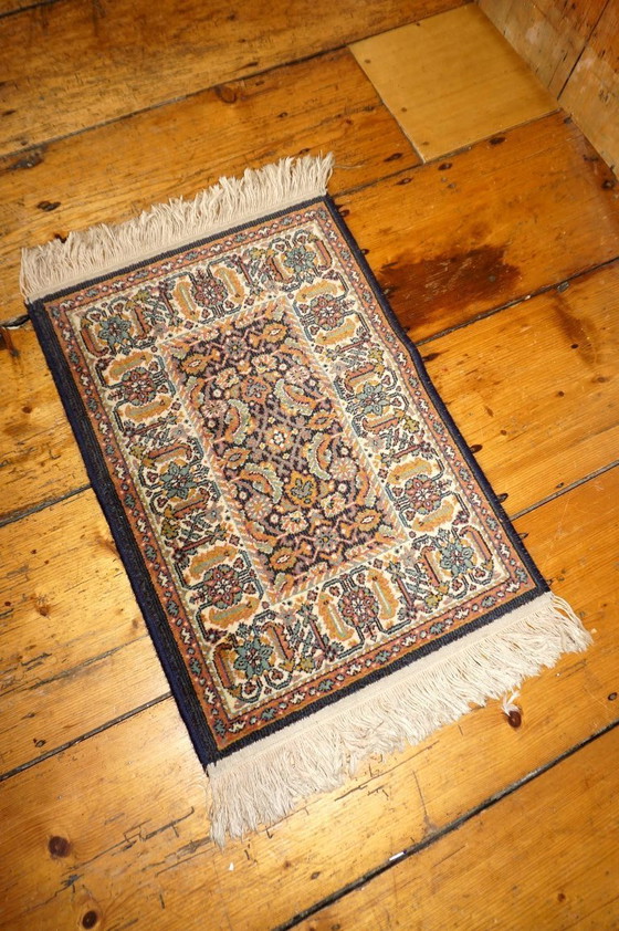 Image 1 of Vintage wollen vloerkleed * blauw veelkleurig klein tapijt * bloemen oosterse stijl * entree vloerkleed