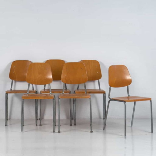 Chaises style industriel (c.1950). Lot de 6 pièces