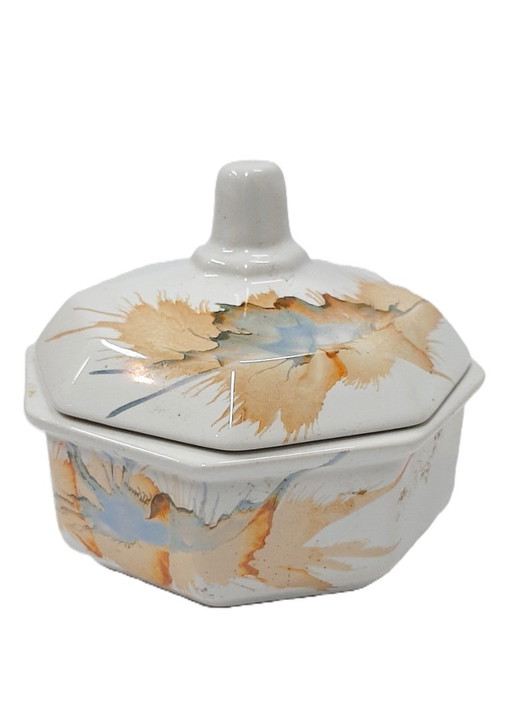 Porcelain sugar bowl with lid