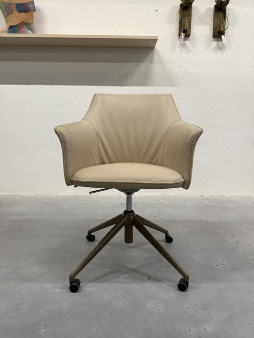 Leolux Mara Twist Swivel Chair Senso Blossom leather