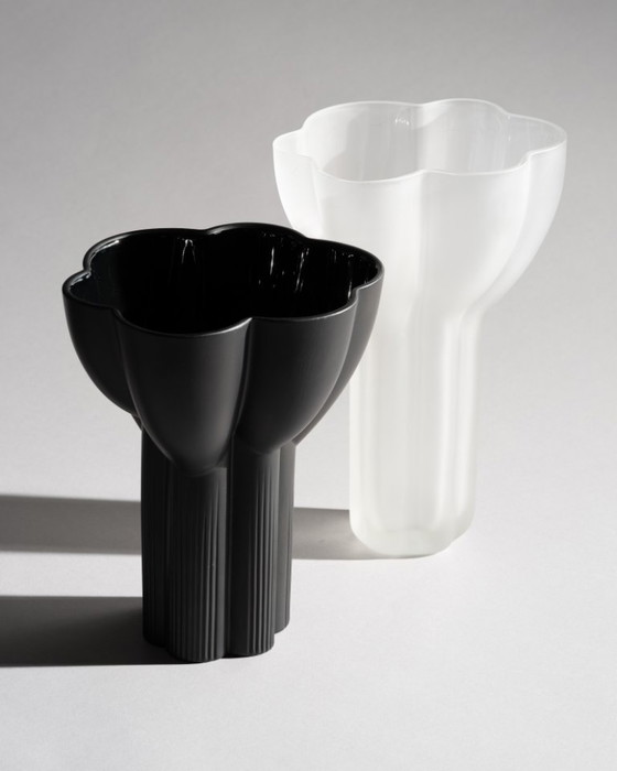 Image 1 of Vaso scultoreo Rosenthal Duo Tapio Wirkkala in vetro satinato e rara porcellana nera