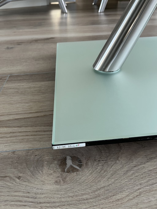 Table basse en verre de la marque Naos