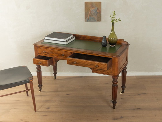 Image 1 of Scrivania in stile vittoriano degli anni '50
