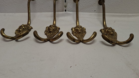 Image 1 of Set mit 4 Messing-Garderobenhaken mit Löwenkopf und je 2 Haken
