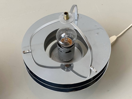 Image 1 of Set van 2 tafellampen in Space Age-stijl met opalen glazen kappen en chromen ringen, jaren 70.