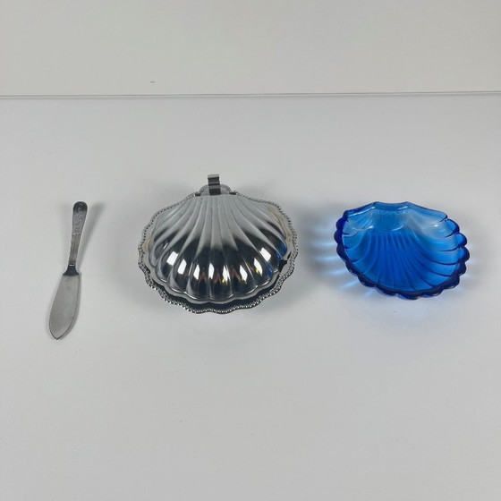 Image 1 of Beurrier coquillage en métal et insert bleu, 1970 avec couteau