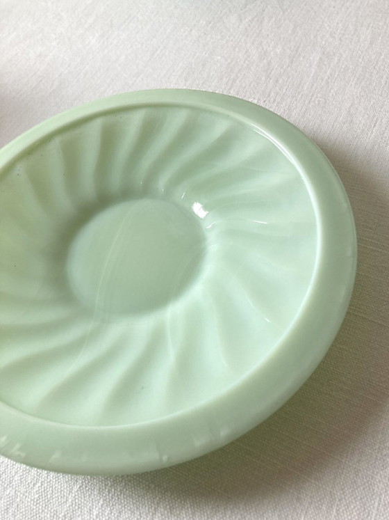 Cups and saucers in molded pressed glass, 1950s – Crockery (photo 8 of 9)