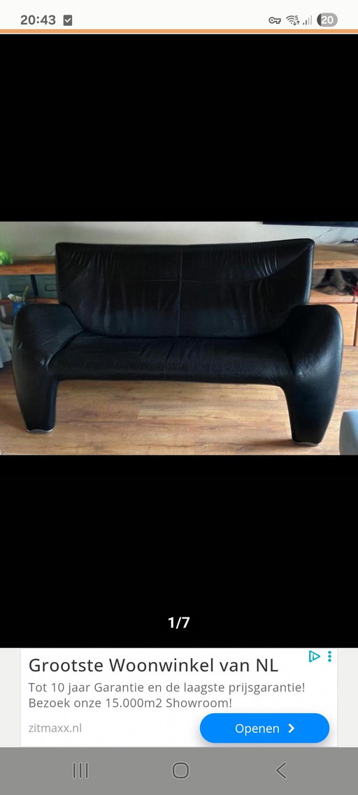 Leolux Echnaton 2.5 seater in black leather