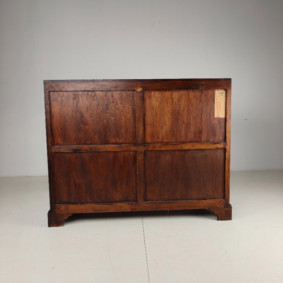 Image 1 of Engelse campagnecommode met messing beslag – 20e eeuw