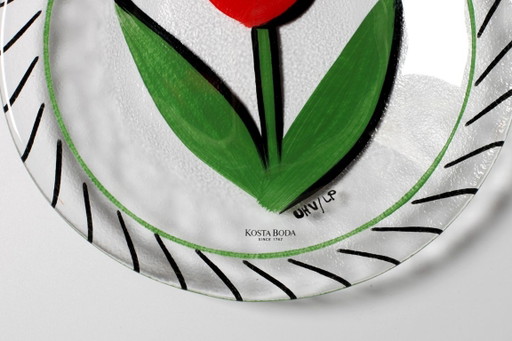 Vintage Kosta Boda Glass Plate / Red Tulip Design de Ulrica Hydman Vallien / Suecia / 1991 – tafelaccessoires (photo 2 of 6)