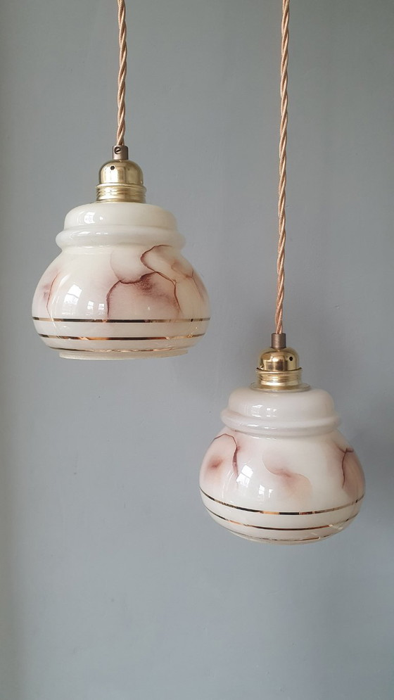 Image 1 of vintage gemarmerde opaline hanglampen met gouden decoratie