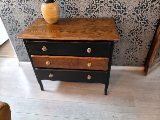 Image 1 of Cómoda elegante y renovada