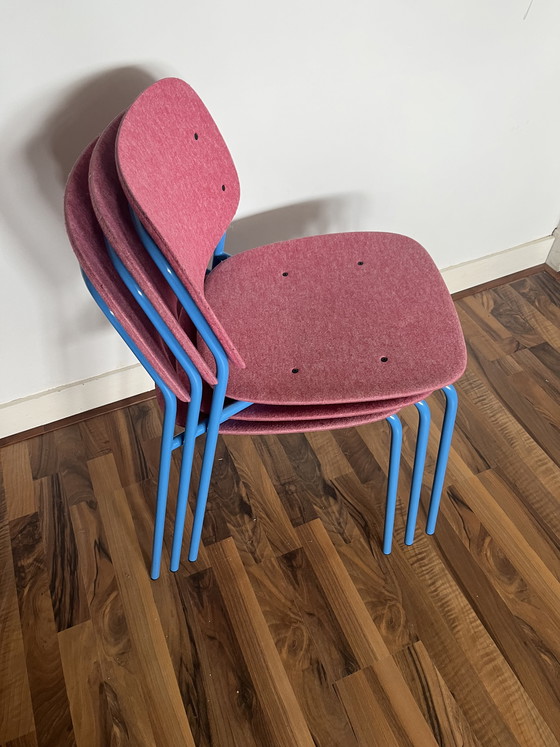 Image 1 of De Vorm design stoelen Hale PER Felt Stack Chair ZGAN