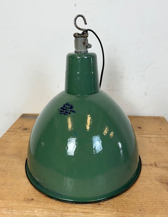 Image 1 of Lámpara colgante industrial de esmalte verde, década de 1960