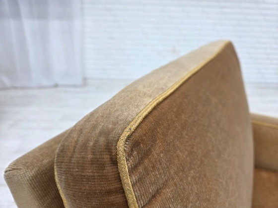 Image 1 of Deense fauteuil uit de jaren 70, bekleed met honinggeel meubelvelours.