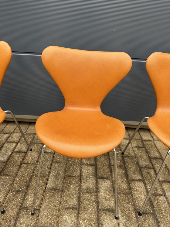 Image 1 of 6x Fritz Hansen series 7 Vlinderstoelen Cognac Camel leder