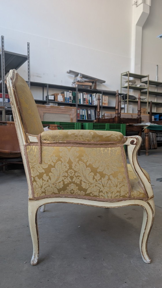 Image 1 of Coppia di poltrone Bergere in legno laccato con lumeggiature in oro sedile