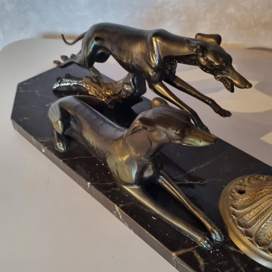 Image 1 of Art Deco bureaulamp in regula met windhonden