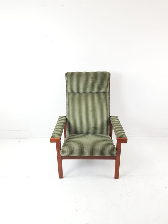 Image 1 of Fauteuil vintage danois tissu côtelé vert nouvellement tapissé