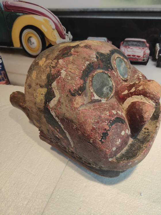 Image 1 of Masque de procession en laque rouge de Shishi Lion Chien Meiji, vers 1880