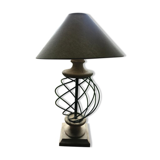 Lampada in pietra e metallo