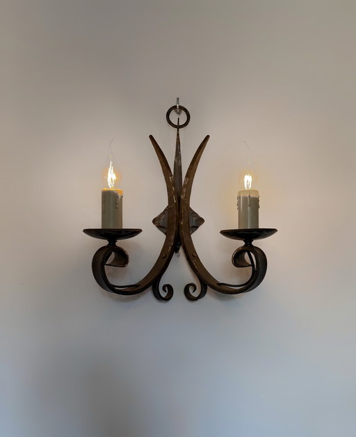 Smeedijzeren wandlamp uit de jaren 60 neogotische stijl