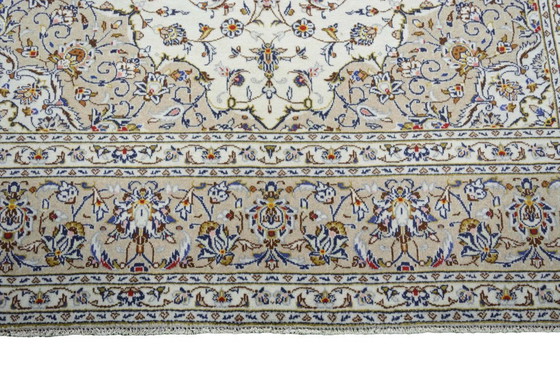 Image 1 of Tapis d'Orient Kashan noué à la main - 301 x 202 cm - Un classique finement travaillé avec un design floral