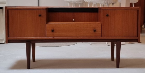 Image 1 of Aparador de mediados de siglo