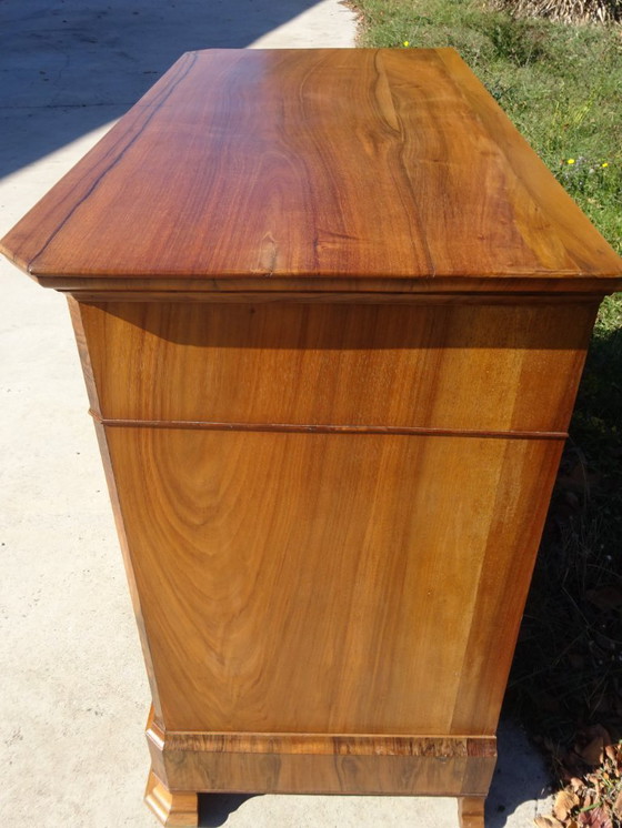 Image 1 of Commode Louis Philippe en noyer et ronce de noyer