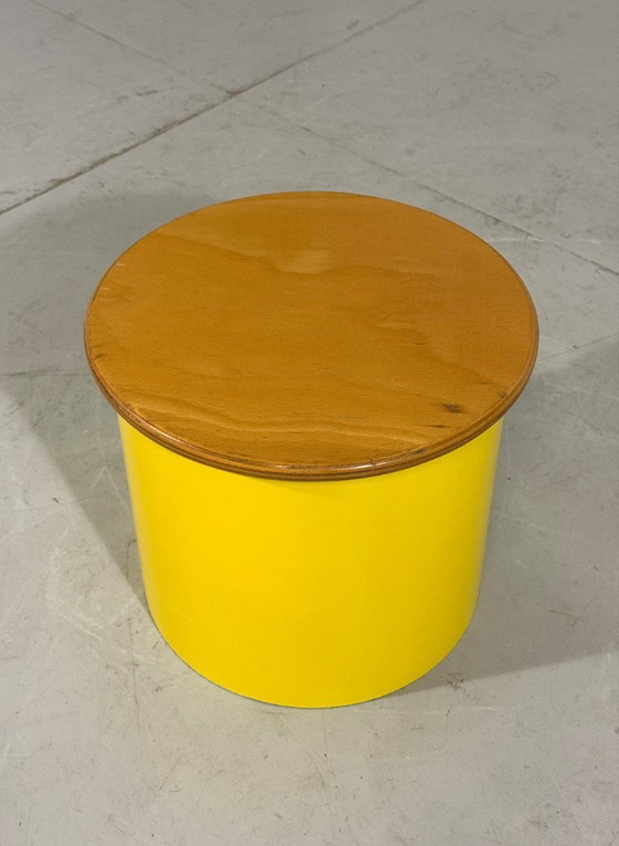 Image 1 of Tables d'appoint et tabourets colorés des années 1980