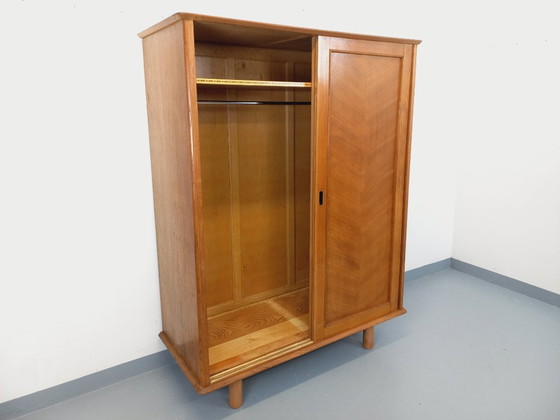 Image 1 of Vintage eikenhouten kledingkast uit de jaren 60