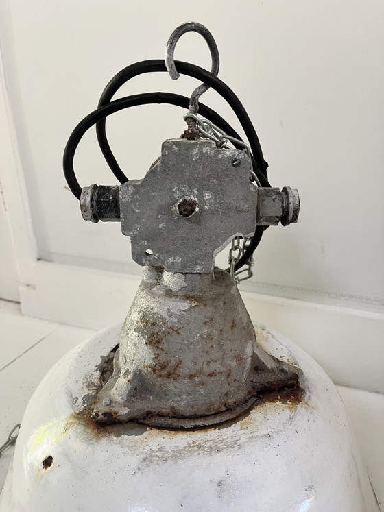 2 Vintage Industrial Lamps – Ceiling lights, Cast Iron, Other (photo 4 of 5)