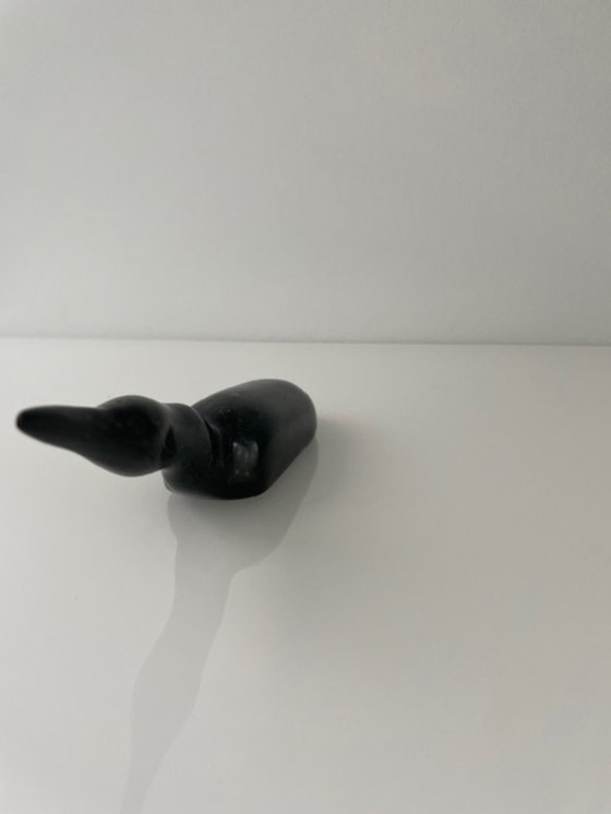 Image 1 of Sculpture inuite d'un plongeur sous la glace en pierre serpentine