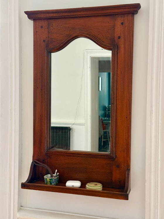 Image 1 of Miroir de toilette ancien en bois – charme classique