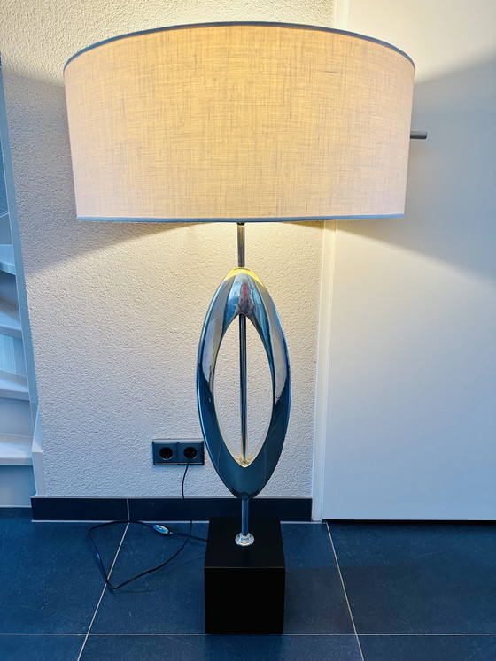 Image 1 of Lampe de table sculptée Manhattan Large