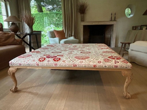 Unieke Salontafel Met Authentieke Oezbeekse Suzani-Bekleding