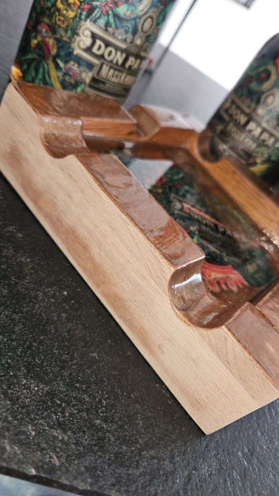 Image 1 of Handgefertigter Aschenbecher aus Eichenholz mit Epoxidharz – Individueller Zigarrenaschenbecher – Das perfekte Geschenk für die 