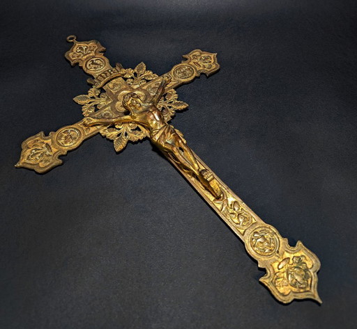 Crucifijo antiguo de bronce de gran tamaño – Cruz neogótica ornamentada – 45 cm – 1,54 kg – decoratieve objecten, Bronze