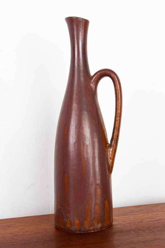 Image 1 of Bruin geglazuurde keramische vaas en kan door Gunnar Nylund voor Rörstrand Zweden 1960.