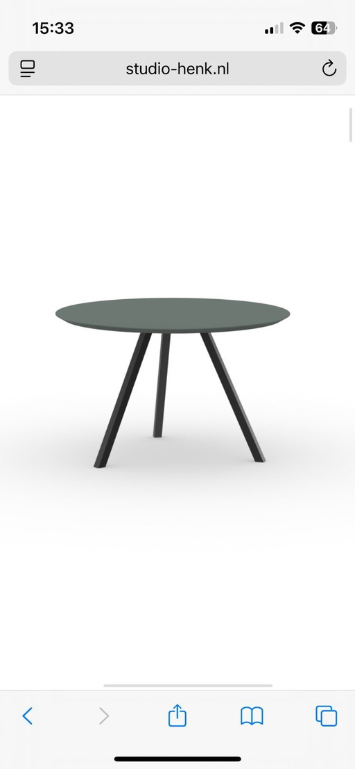 Studio Henk round dining table
