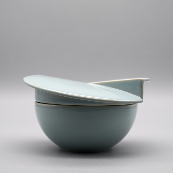 Image 1 of Vase à couvercle sculptural de Jan van der Vaart pour Rosenthal Studio-Linie Porcelaine émaillée turquoise 90s