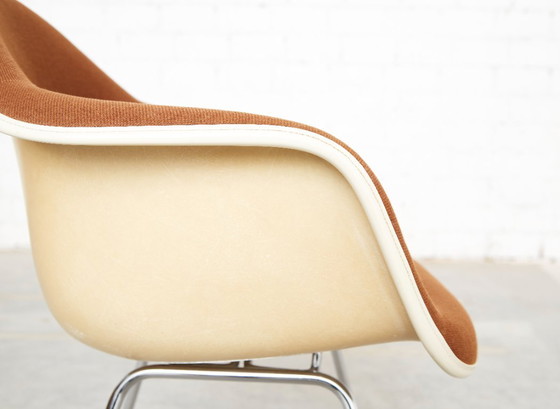 Off-White Dax Fiberglass Chair by Charles & Ray Eames for Vitra – Side chairs (photo 10 of 20)