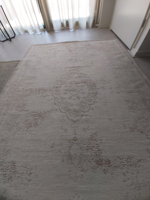 Louis de Poortere Beautiful Beige Carpet 140x200cm
