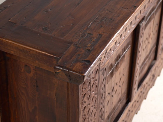 Credenza antica intagliata in legno di pino – Xinjiang, circa 1900 – Credenze con vetrina (photo 20 of 40)
