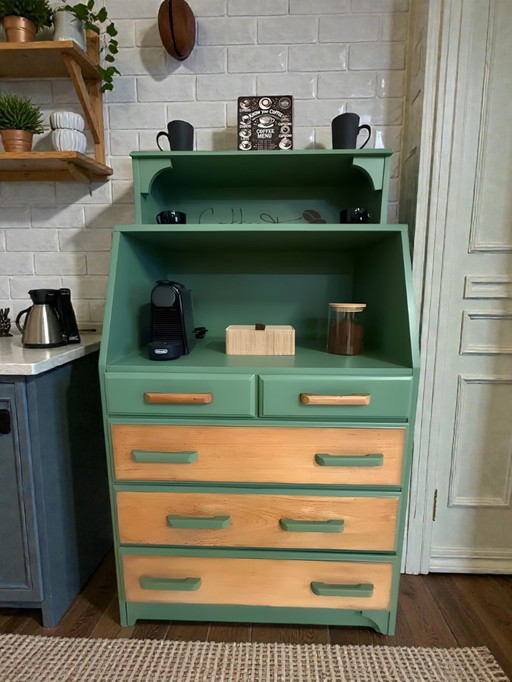 „CAFÉ AU LAIT“ – Charmante Upcycling-Kaffeestation in Salbeigrün