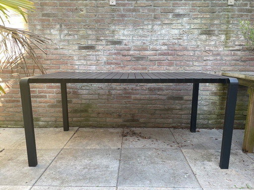 Schwarzer Gartentisch Zuiver